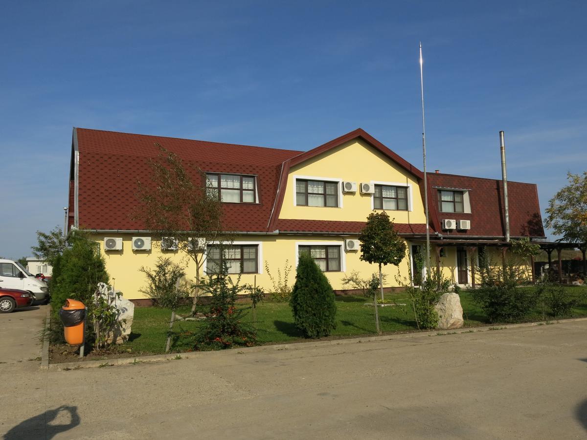 Conacul De Pe Lac Sagu Eksteriør billede